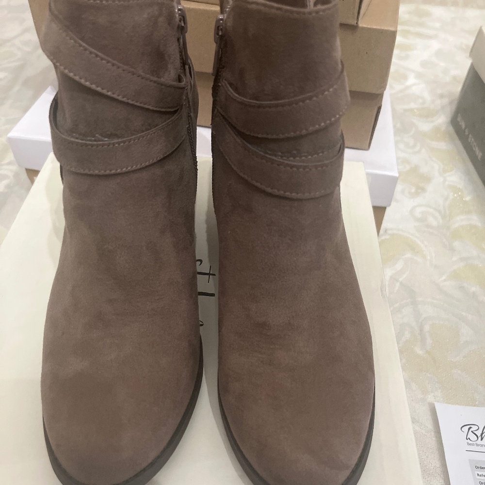 Boots - Picture 3 of 6